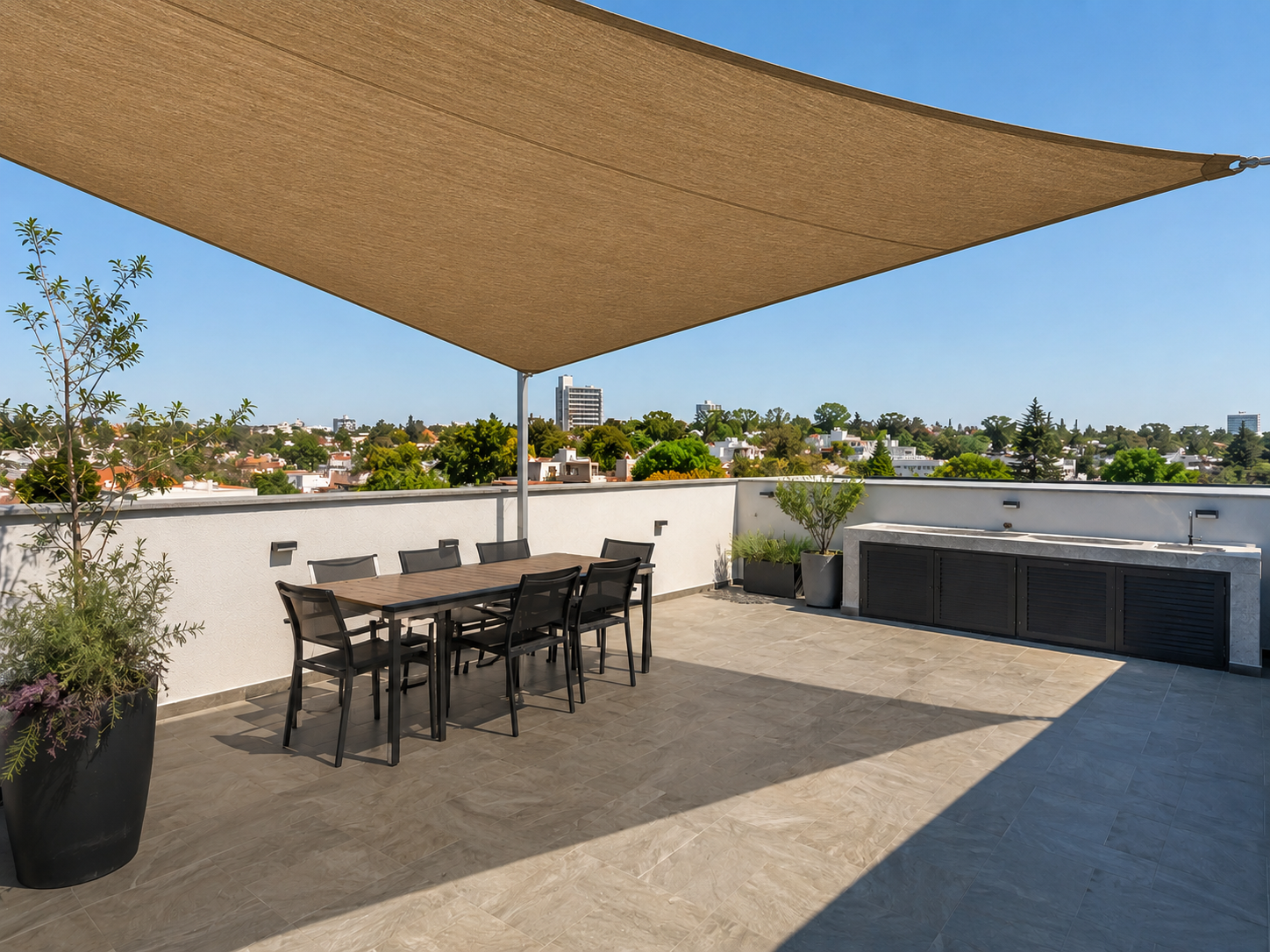 ✓ Terraza con malla sombra